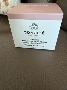 New Odacite C-Smooth Hydra-Firm Body Polish — Pink/White